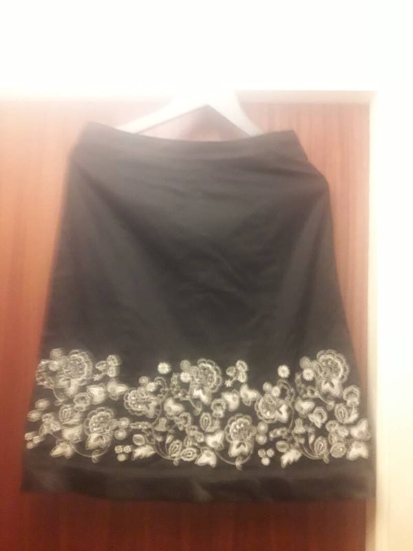 Ladies skirt used black white floral from tu size 10 used