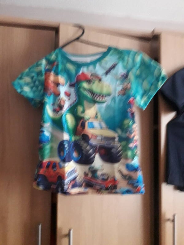 Boys tshirt 5/6 new bag with dinosaurs on