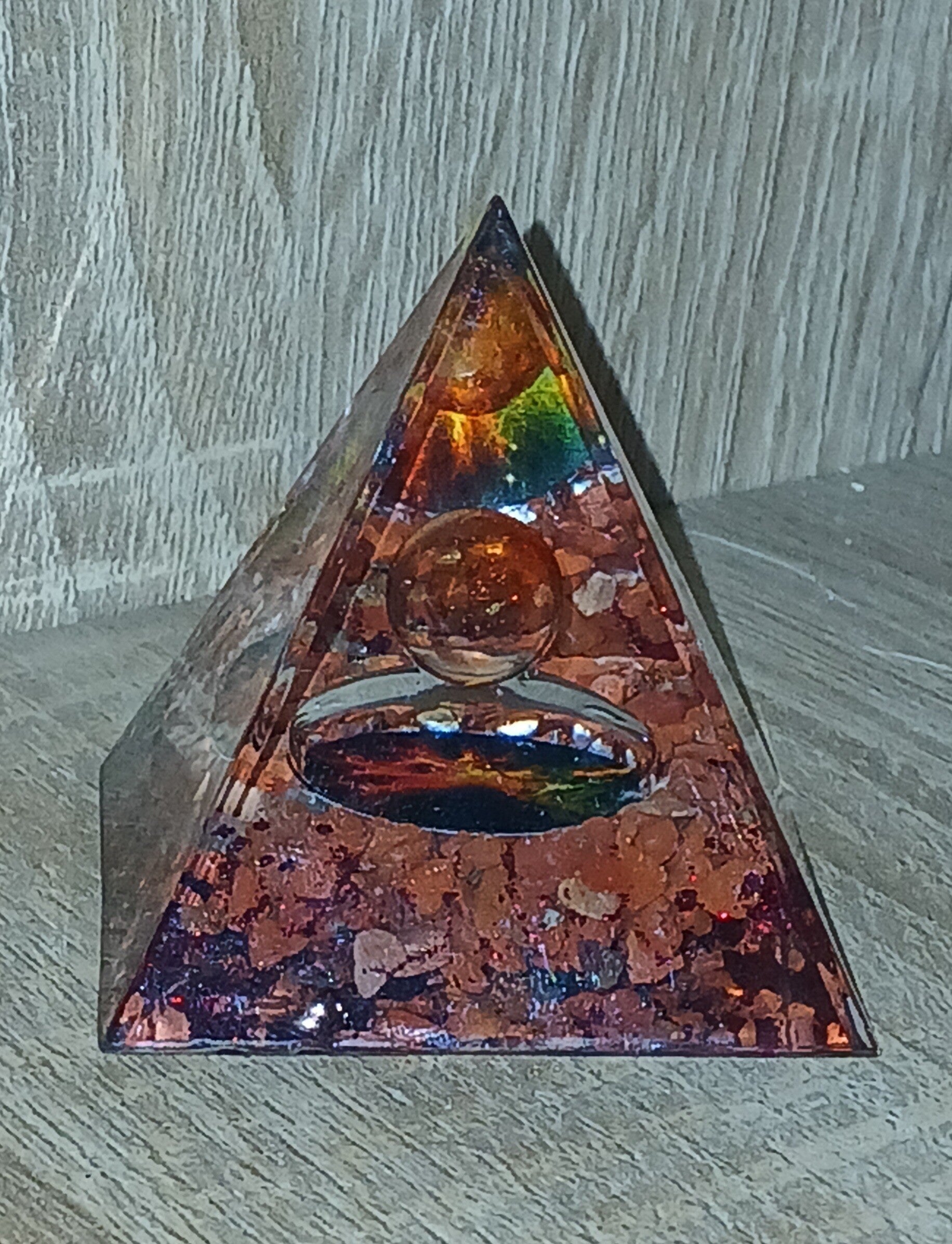 Orgonite (Rode Jaspis/Robijn)