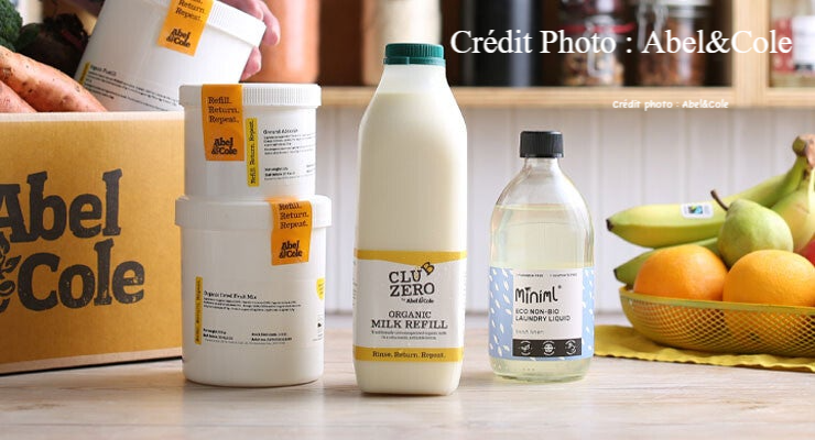 Photo d'une bouteille de lait en plastique réutilisable pour la livraison à domicile