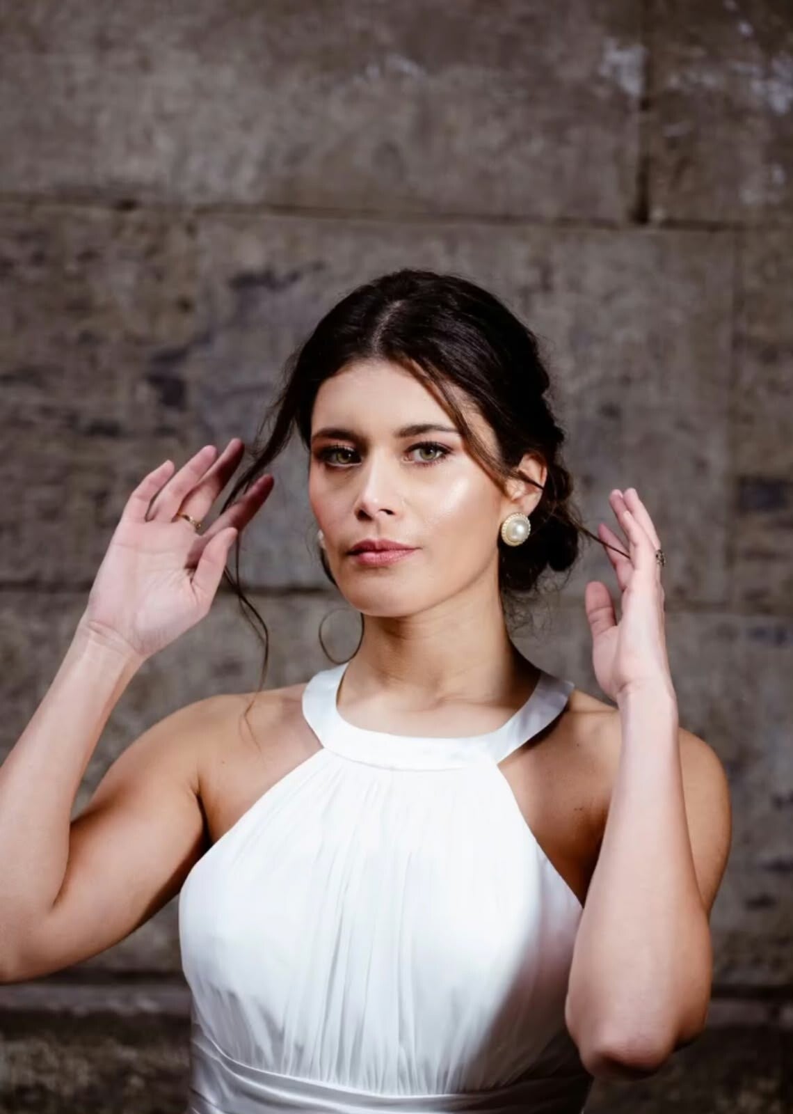 Planning your wedding in Positano? I'm Vildana Eva, a bridal makeup and hair artist based in Naples, Italy, specialising in natural, luminous makeup and elegant hairstyles.