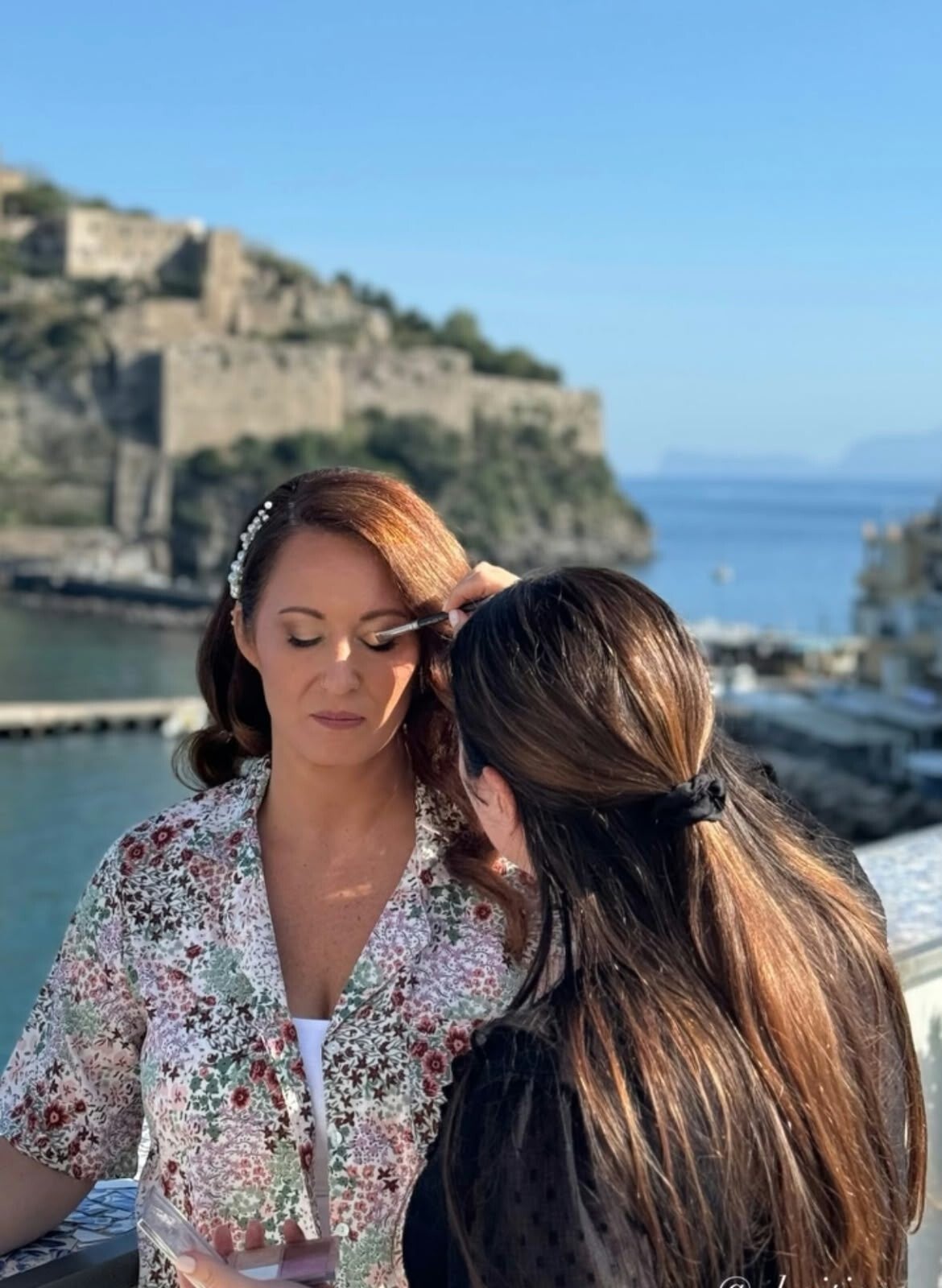Planning your wedding in Positano? I'm Vildana Eva, a bridal makeup and hair artist based in Naples, Italy, specialising in natural, luminous makeup and elegant hairstyles.
