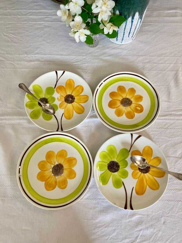Très belles assiettes à dessert fleurs vintage Gien