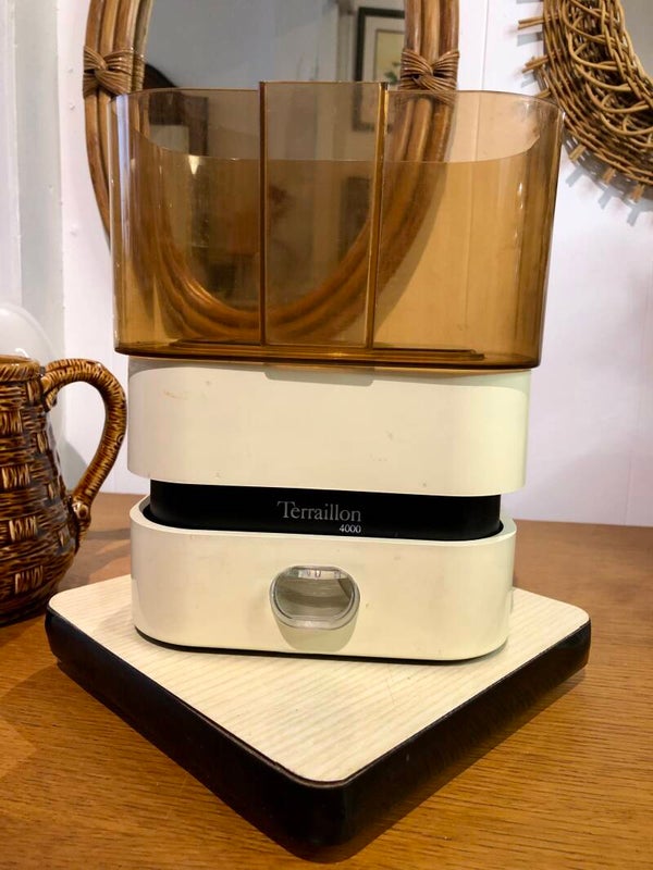 Iconique balance Terraillon et dessous de plat en Formica