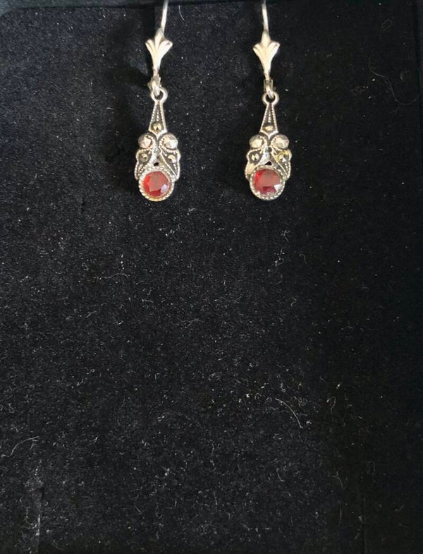 Boucles d'oreilles grenats et marcassites