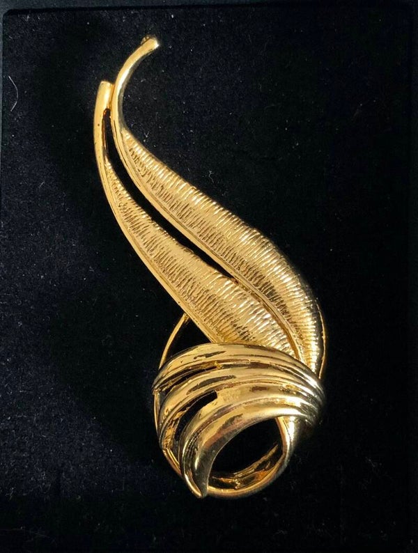 Broche dorée
