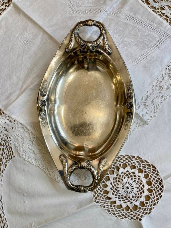 Superbe coupe Art Nouveau en métal argenté