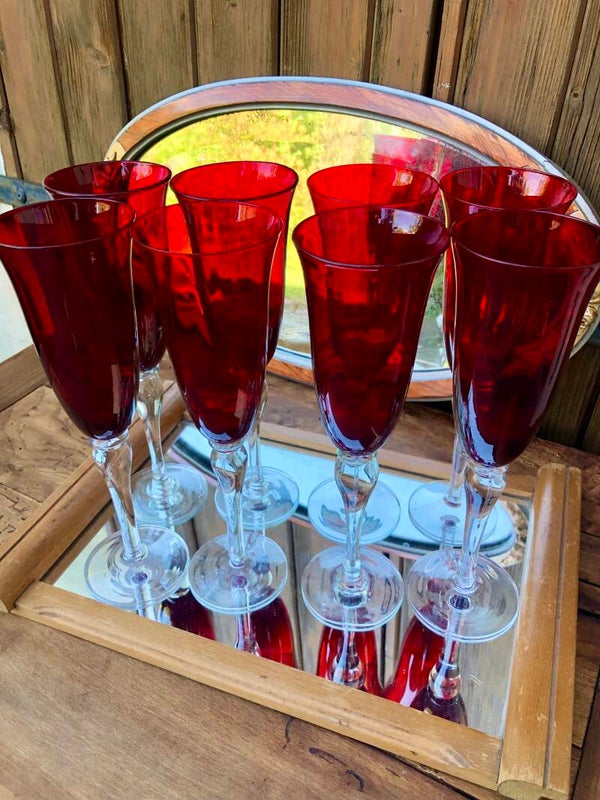 Superbes flutes à champagne en verre soufflé vintage rouges