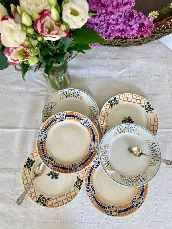 Mix and match d'assiettes à dessert Art Déco