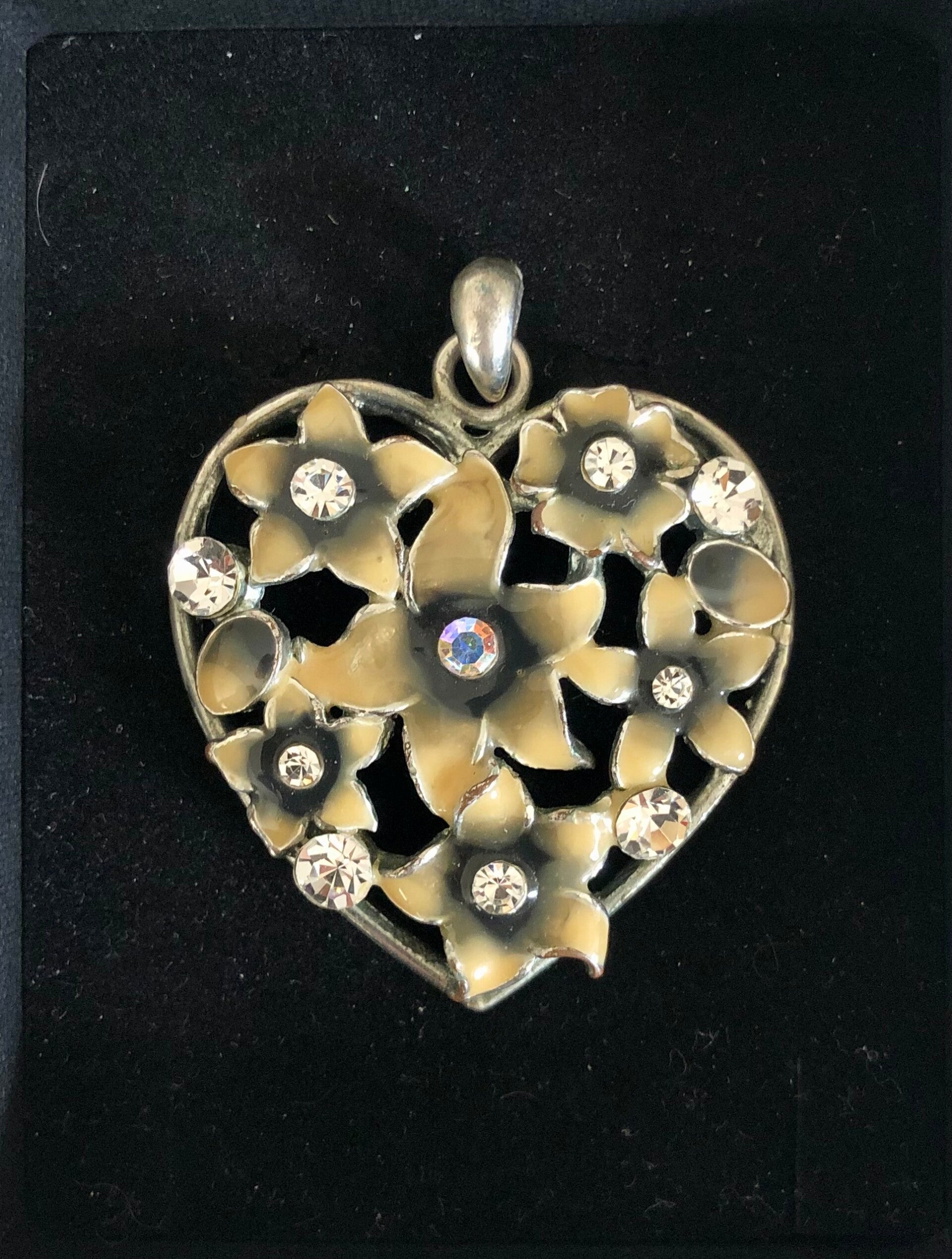 Pendentif coeur en strass et émaille