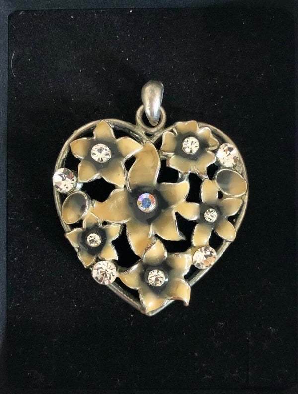 Pendentif coeur en strass et émaille