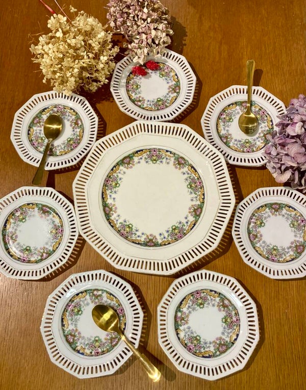 Adorable service à gâteaux en porcelaine