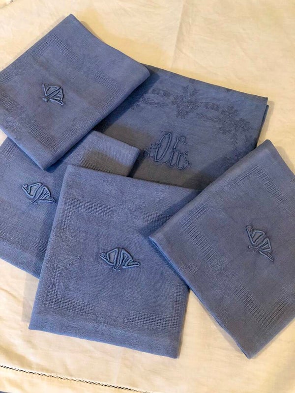 Superbes serviettes anciennes damassées brodées teintes en bleu jean