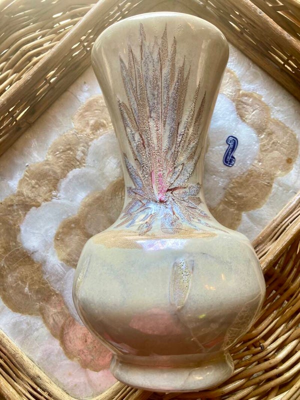 Superbe vase Vallauris signé La Roue tons doux de beiges irisés