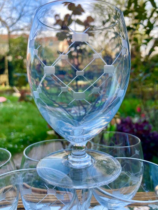Magnifiques verres gobelets en verres taillés Art Déco