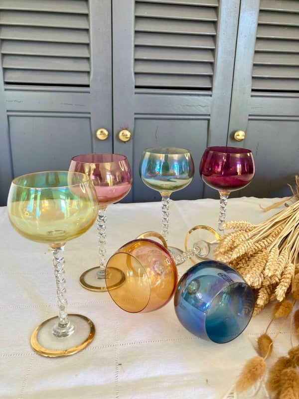 Superbes verres à vin colorés vintage