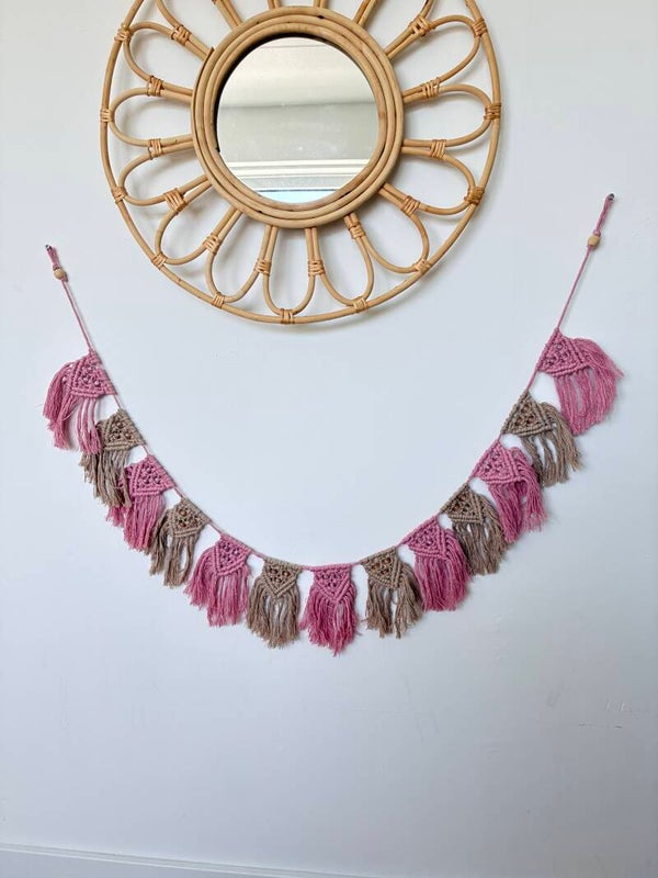 Macramé slinger roze