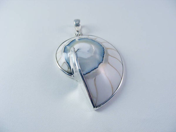Witte nautilus hanger