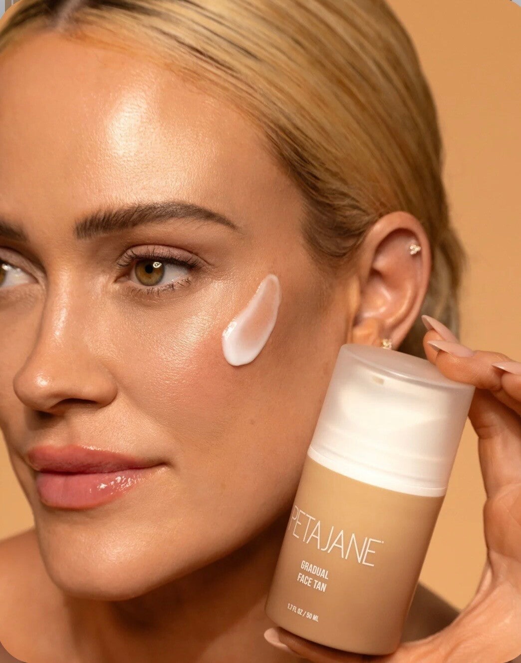 Gradual face tan
