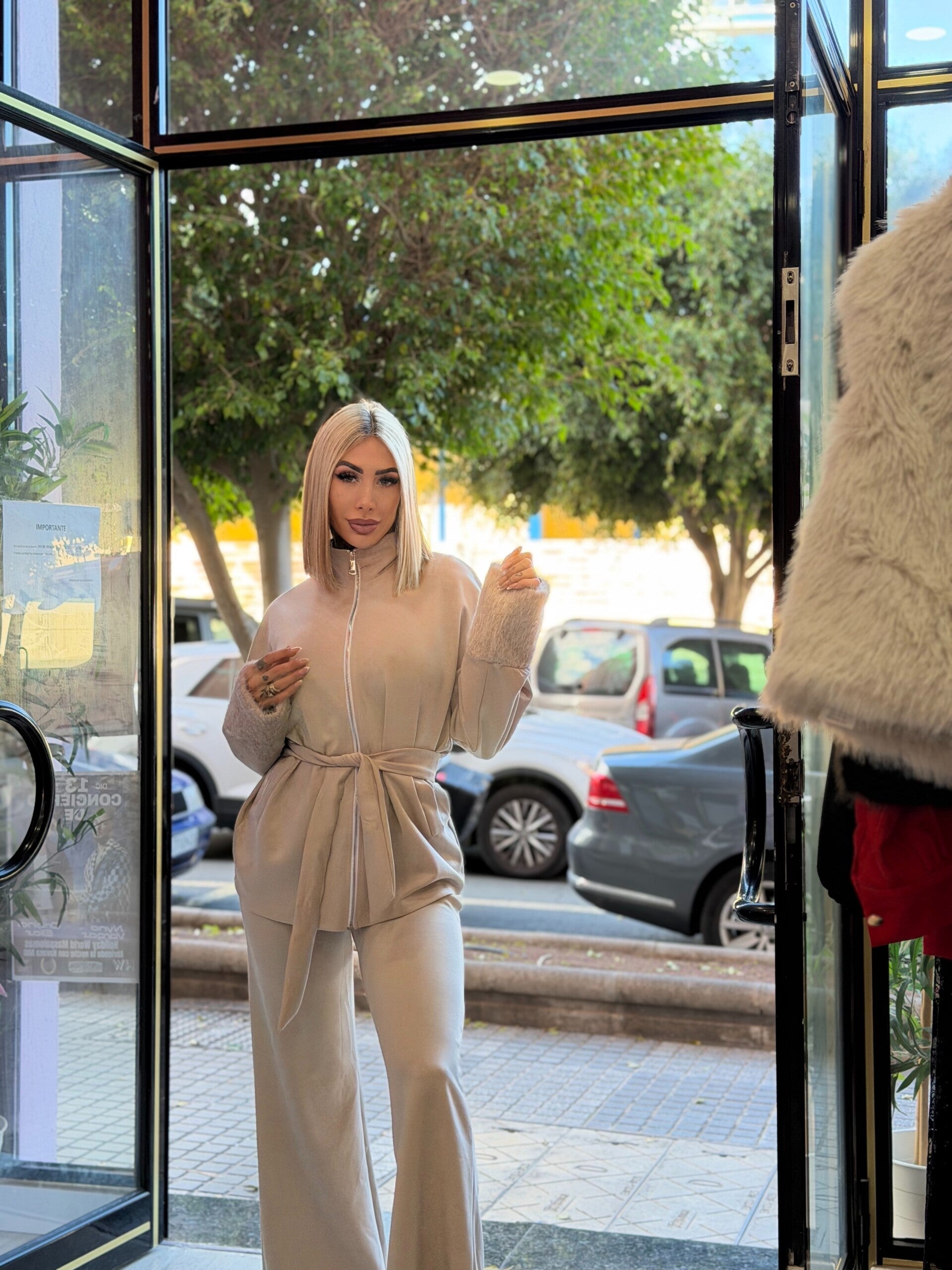 Chándal Oysho peluche en las mangas