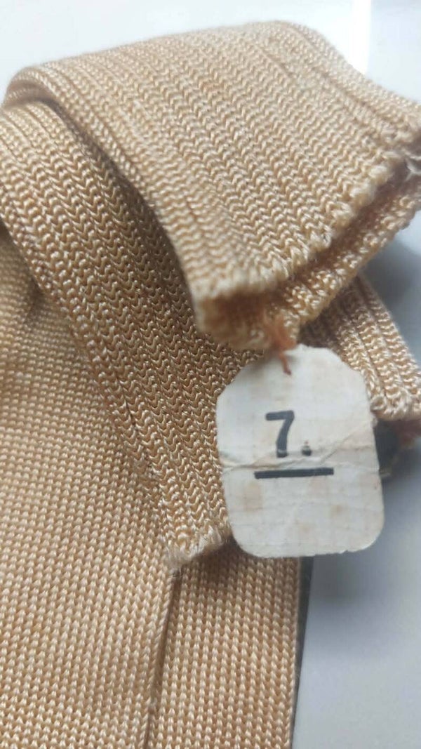 Handschoentje — zijde gebreid — Elegances