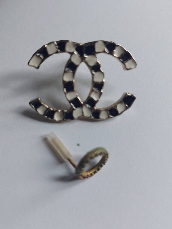 Oor Stekertjes Chanel