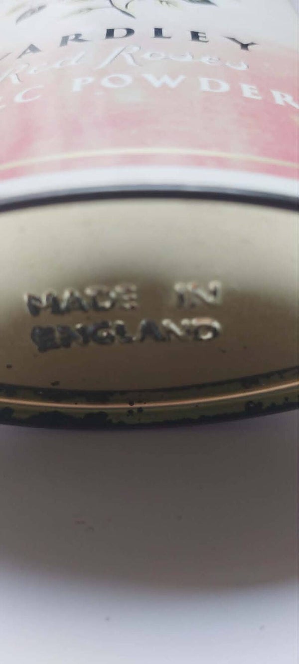 Yardley Red Roses Talc Powder · Metalen poedertin