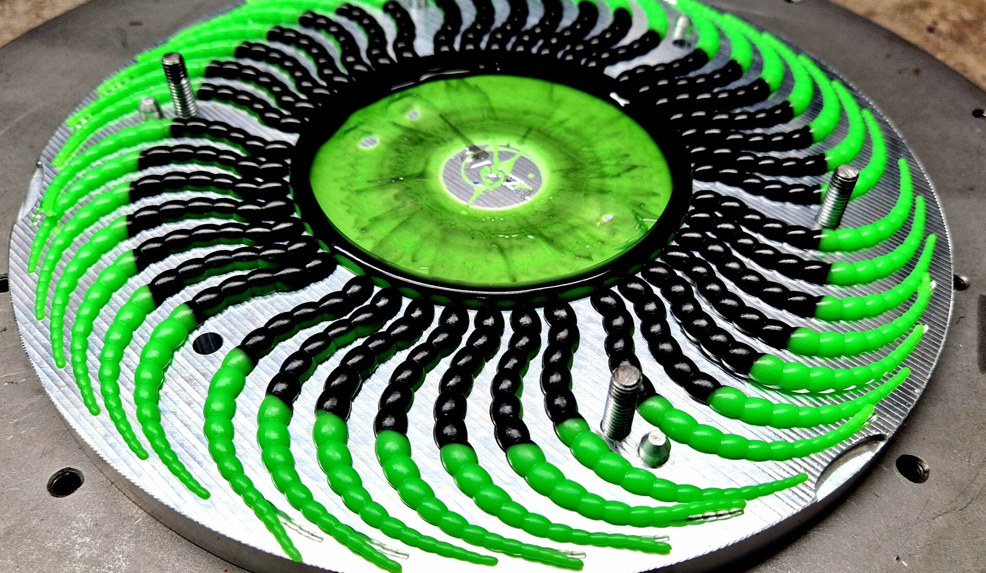 VS Curly Tail 65mm Black / Chartreuse