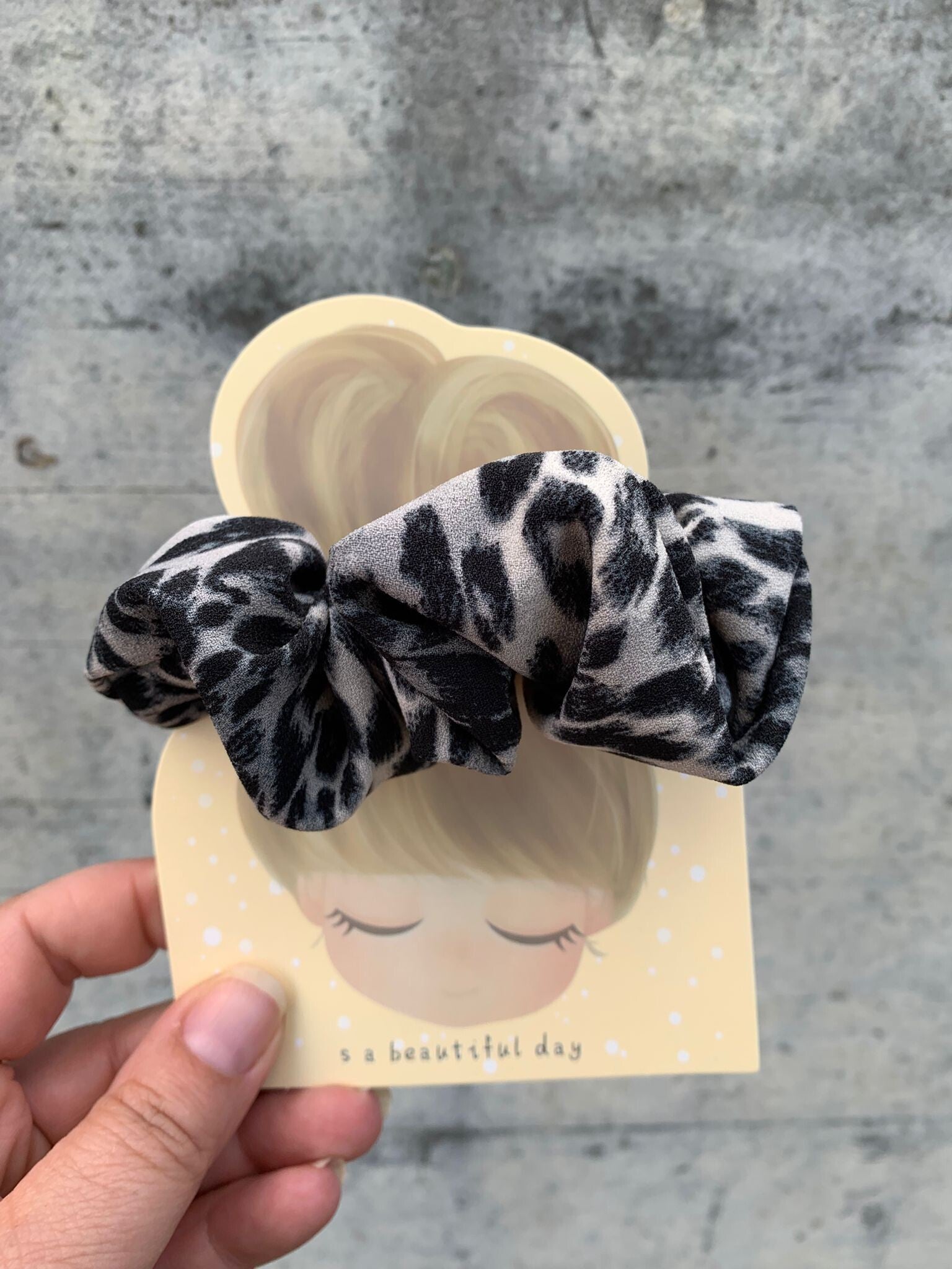 Scrunchie panter vibes