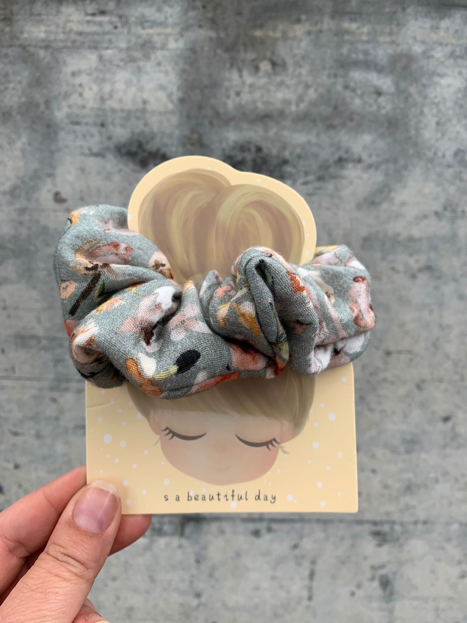 Scrunchie flowers green