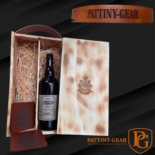 Limited Edition: Luxe Wijnkist met speciaal Bier & Leren Onderzetters – 75 Jaar Contact Mariniers