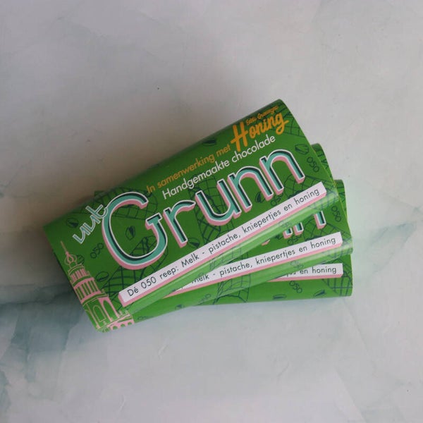 Uut Grunn melk chocolade reep met pistache, kniepertjes en honing