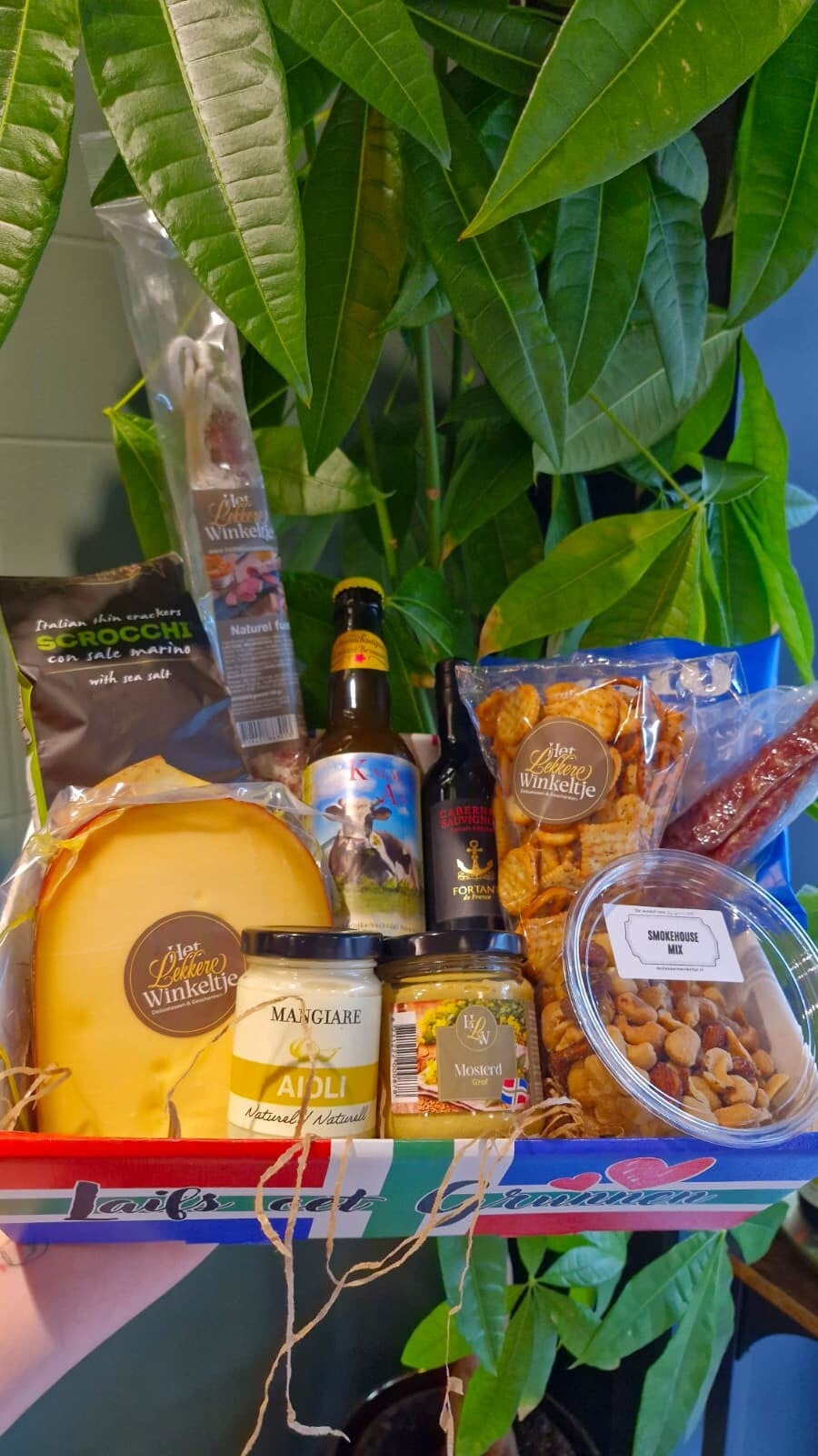 Groninger cadeaupakket ''Eem samen aan de borrel''
