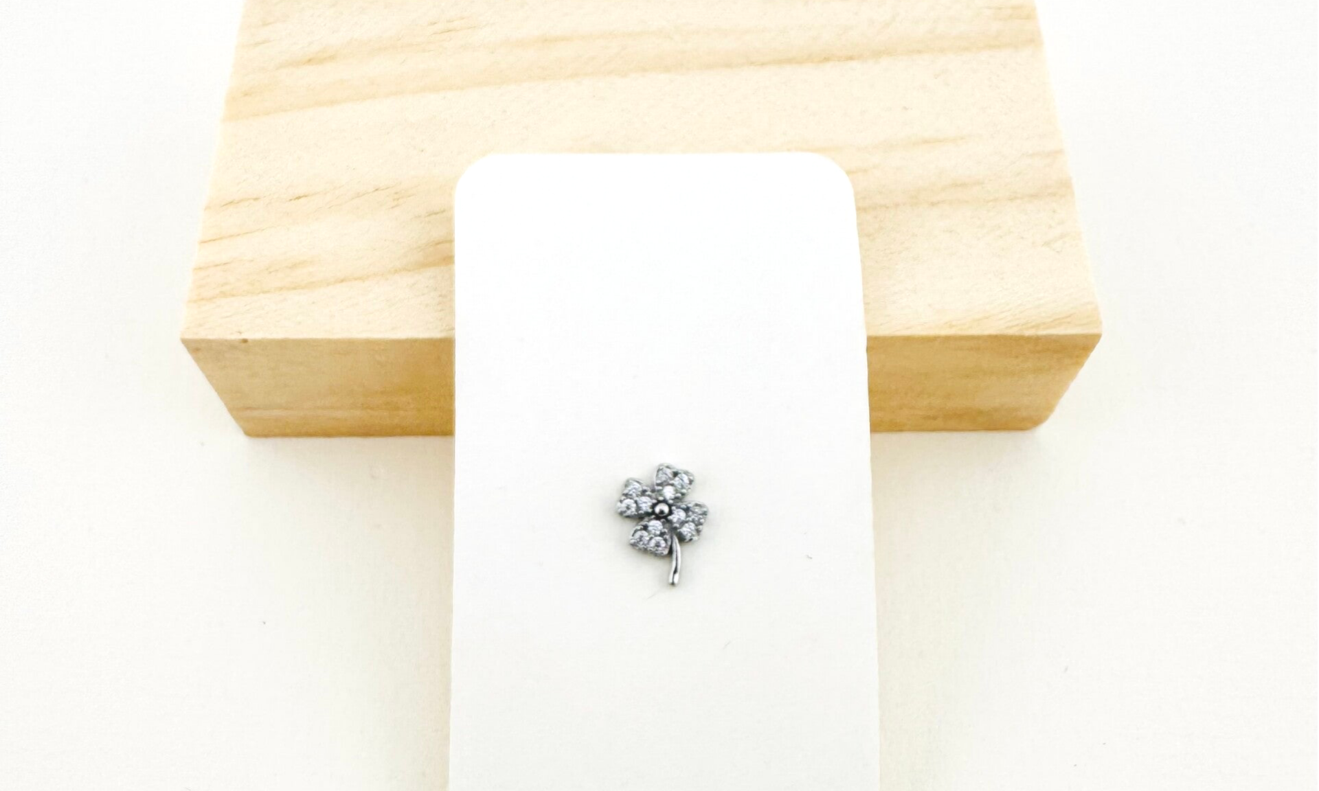 Piercing Lucky/a