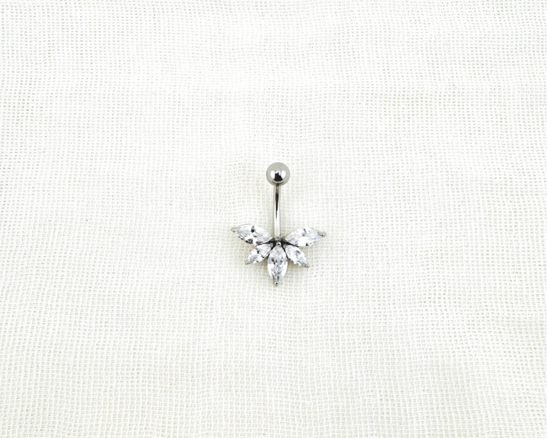 Piercing nombril June