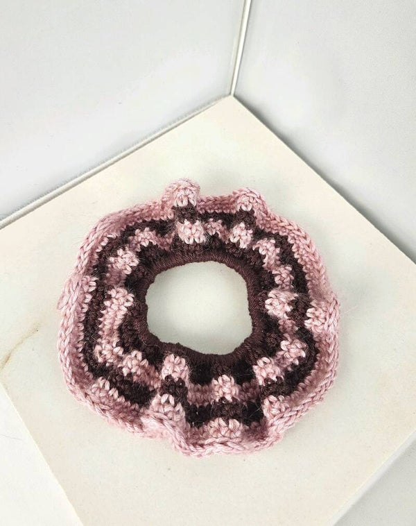 Scrunchie Crochet Lichtroze/bruin