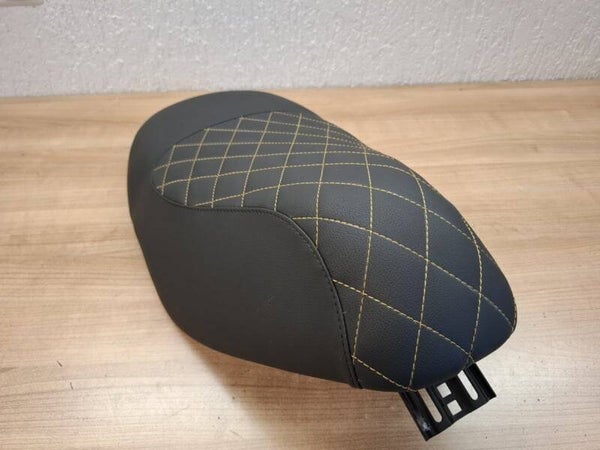 Zadel Piaggio ZIP 2000 - zwart met goud ruitmotief