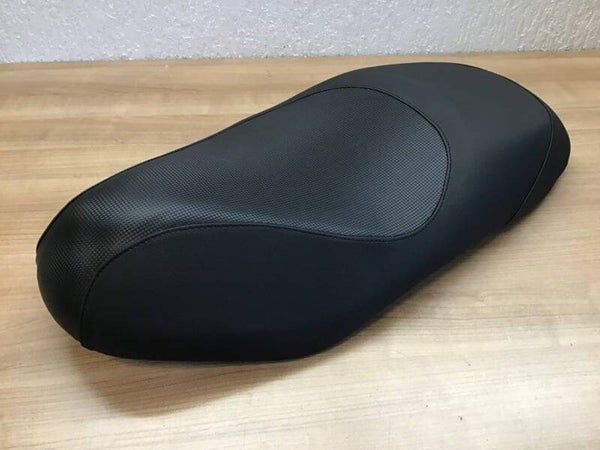 Zadel SYM Fiddle 2 - zwart met carbon zitvlak