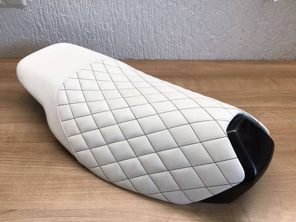 Zadel Peugeot Speedfight 1 / 2 - wit met zwart ruitmotief