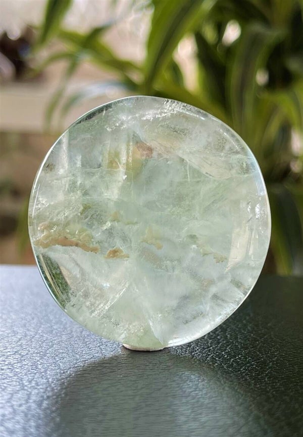 Groene Fluoriet knuffelsteen plat, groot