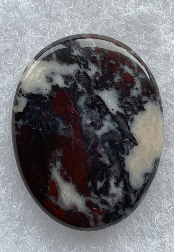 Bloedkwarts knuffelsteen plat