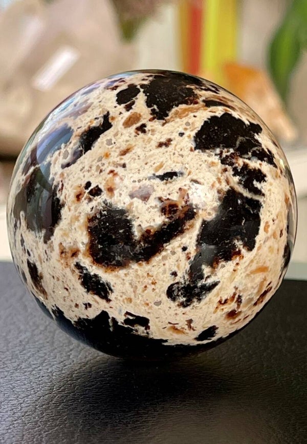 Bruine Opaal bol uit Madagaskar, groot 6,9cm