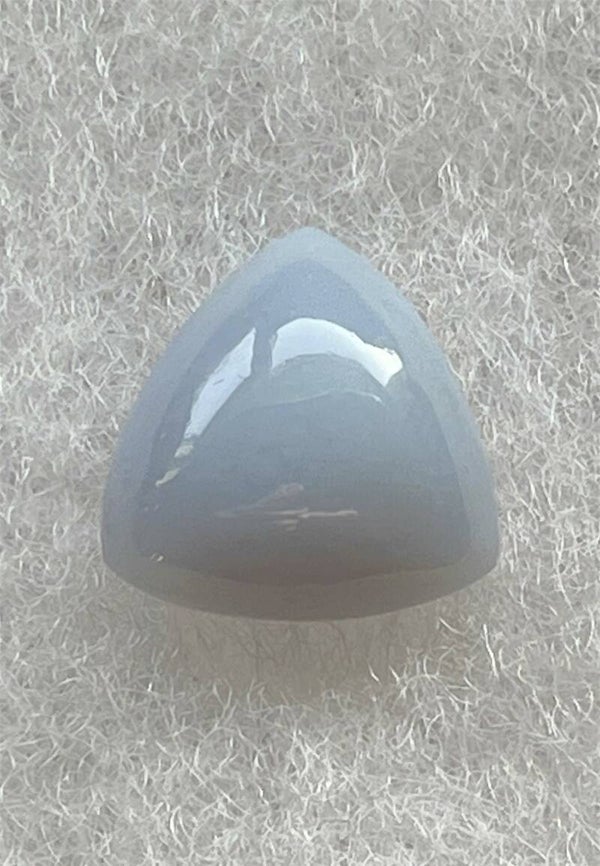 Chalcedoon edelsteen cabochon driehoek, klein