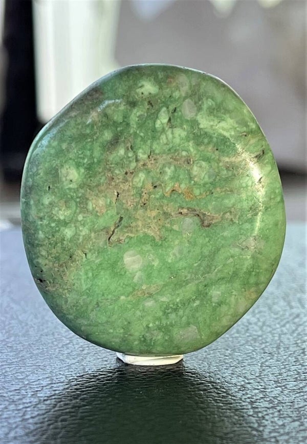 Chrysopraas knuffelsteen plat