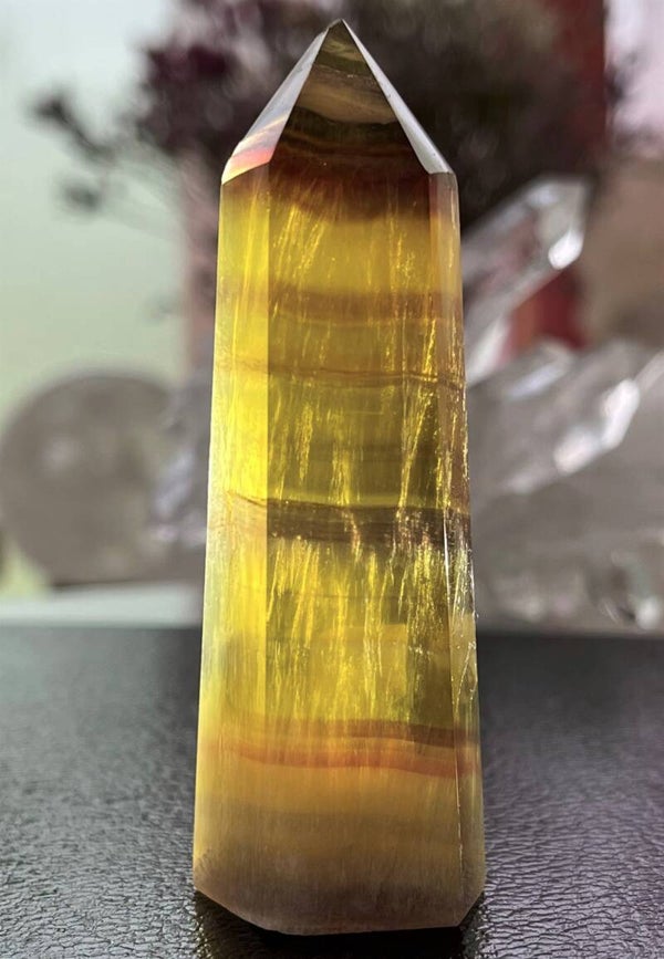 Gele Fluoriet met regenboog punt