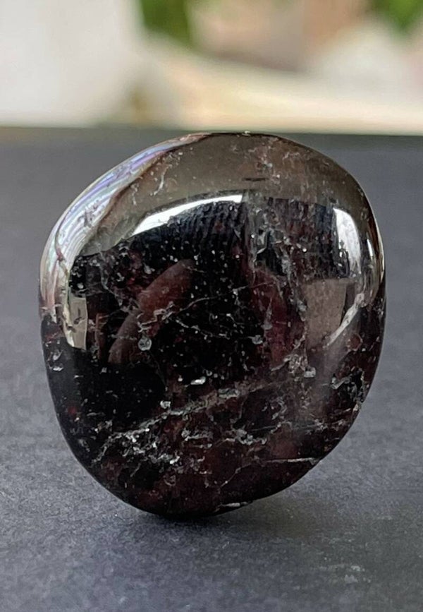 Granaat knuffelsteen plat