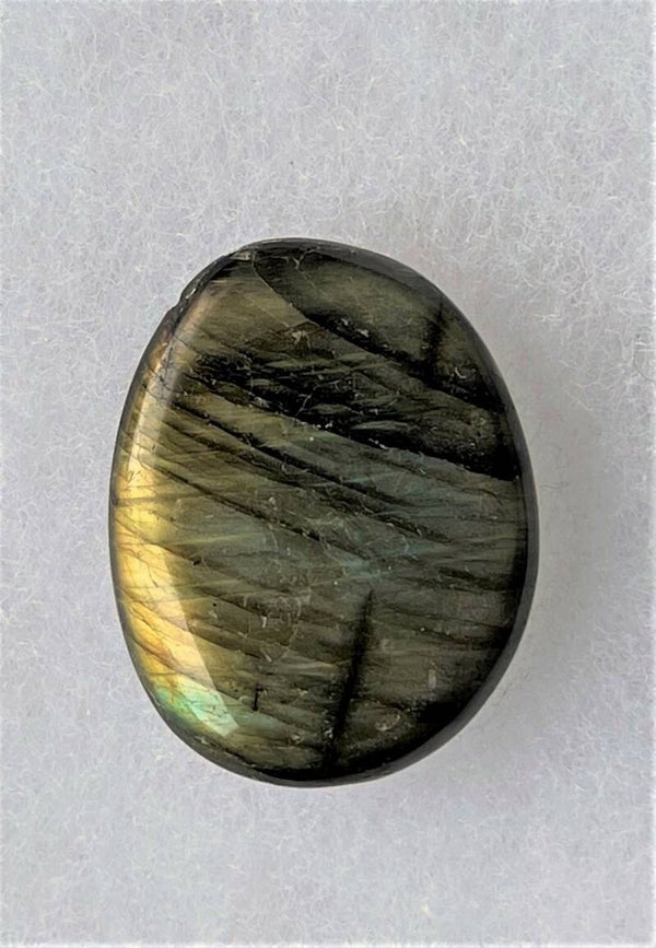 Labradoriet knuffelsteen plat