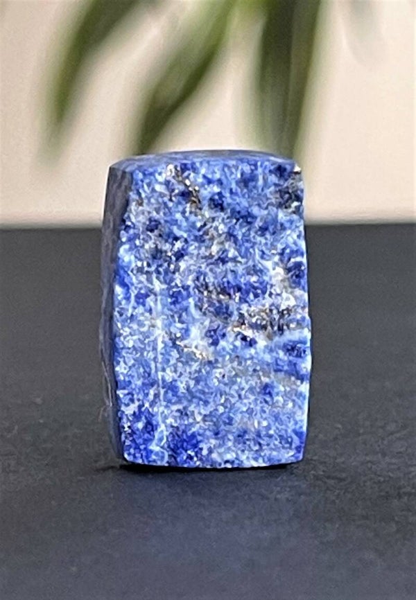 Lapis Lazuli edelsteen met ruwe bovenkant rechthoekig, medium