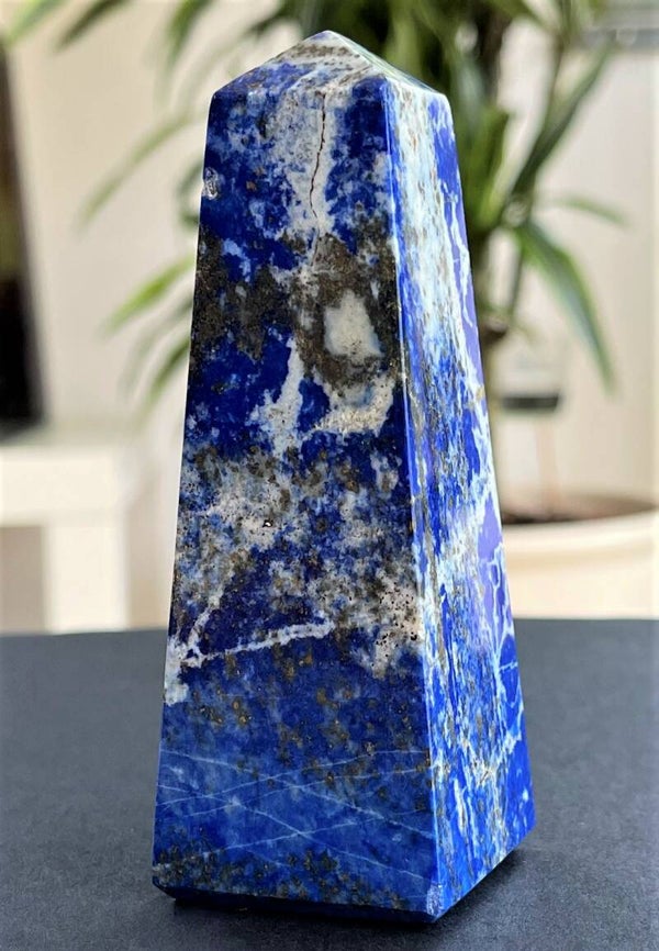 Lapis Lazuli met Pyriet punt, gepolijst
