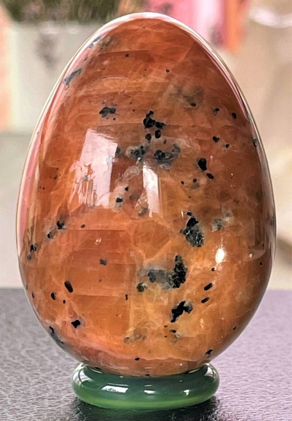 Calciet oranje ei, groot 6,3cm